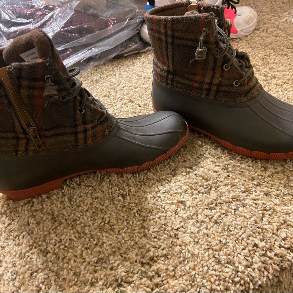Sperry Women’s Rain Boots - Picture 2 of 3